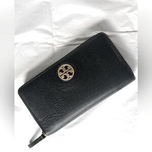 TORY BURCH Carson Wallet Zip Around Continental, Black. GREAT PRICE!
